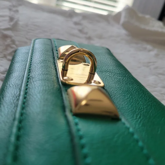 Kelly Green and Gold Hardware Wallet NWOT Faux Leather - Picture 3 of 10